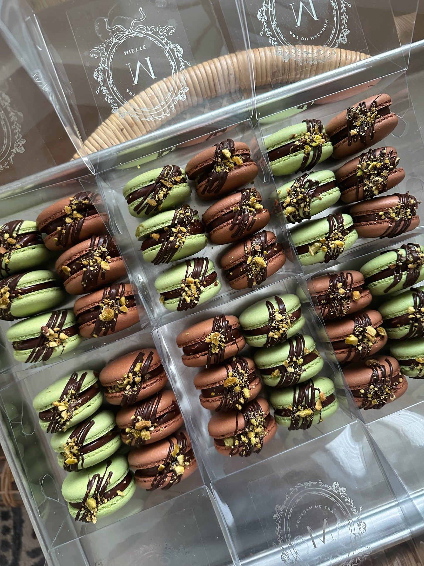 6 Pistachio Chocolate Macarons
