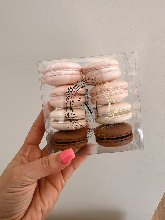 8 Macarons Variety